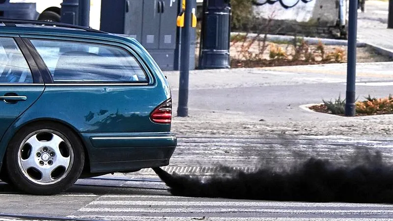 Co oznacza czarny dym w dieslu? Przyczyny i sposoby naprawy