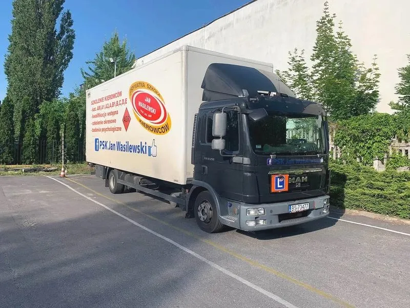 Czy warto zdobyć prawo jazdy kat C? Oto powody, dla których warto to rozważyć!
