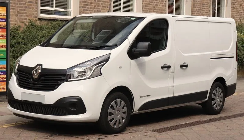 Gdzie znaleźć kod silnika w Renault Trafic? Oto praktyczny przewodnik!