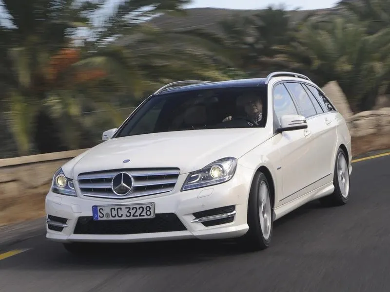 Gdzie znaleźć przekaźnik świec żarowych w mercedesie w204?