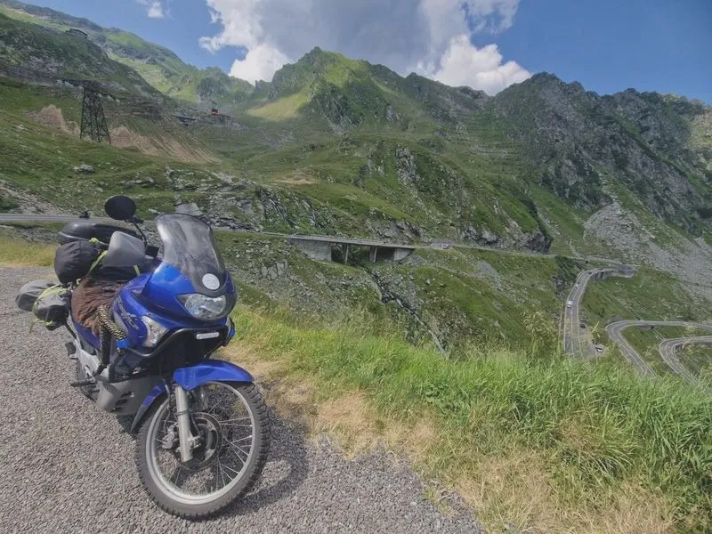 Ile naprawdę kosztuje podróż dookoła świata motocyklem? Oto szczegóły!