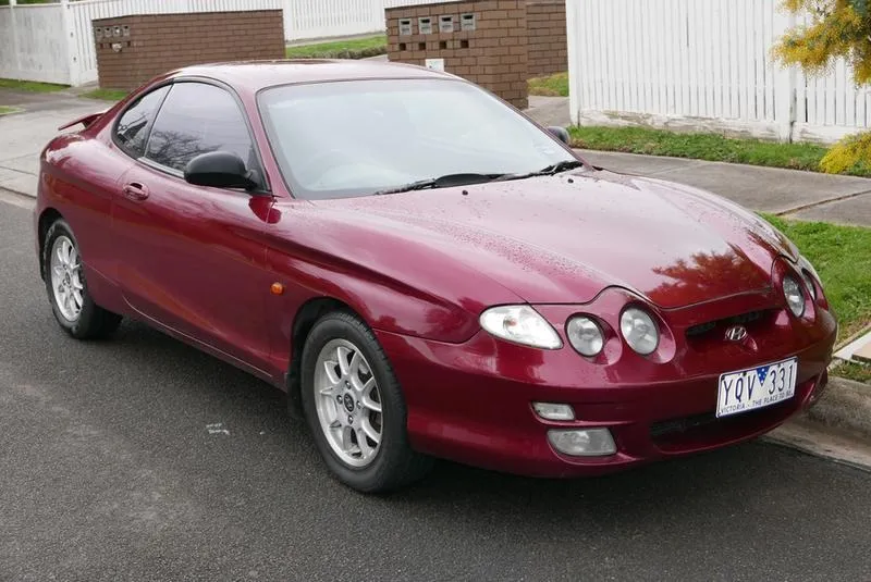 Ile pali Hyundai Coupe 2.0 na trasie i w mieście