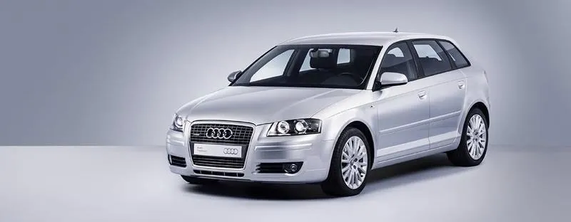 Jak skutecznie wyjąć akumulator w Audi A3 8P?
