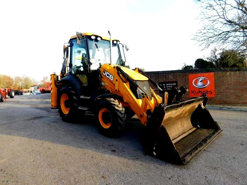 Jaki silnik zasilający kryje się w modelu JCB 3CX?