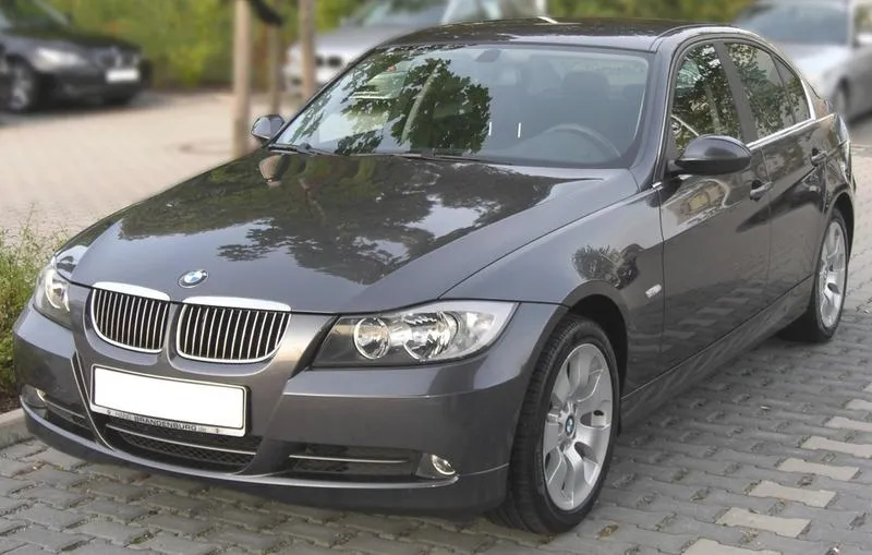 Która wersja BMW E90 lepsza: diesel czy benzyna?