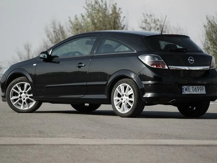 Optymalna wymiana oleju w Opel Astra H 1.6 benzyna – co ile to robić?