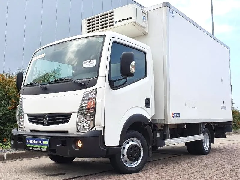 Renault Maxity – jaka kategoria prawa jazdy jest potrzebna i od czego to zależy?