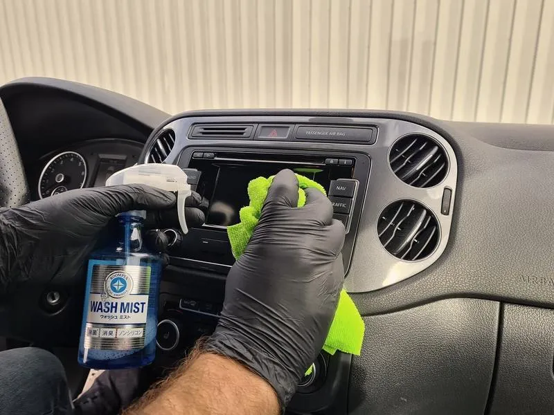 Odnowienie plastików samochodowych
