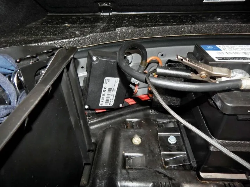 Wymiana akumulatora Mercedes